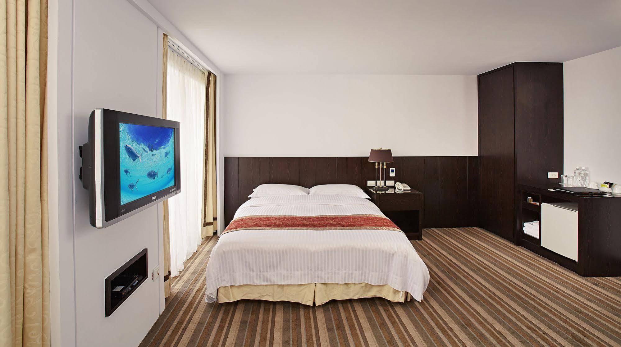 天下南隅 Provintia Hotel Tainan Extérieur photo